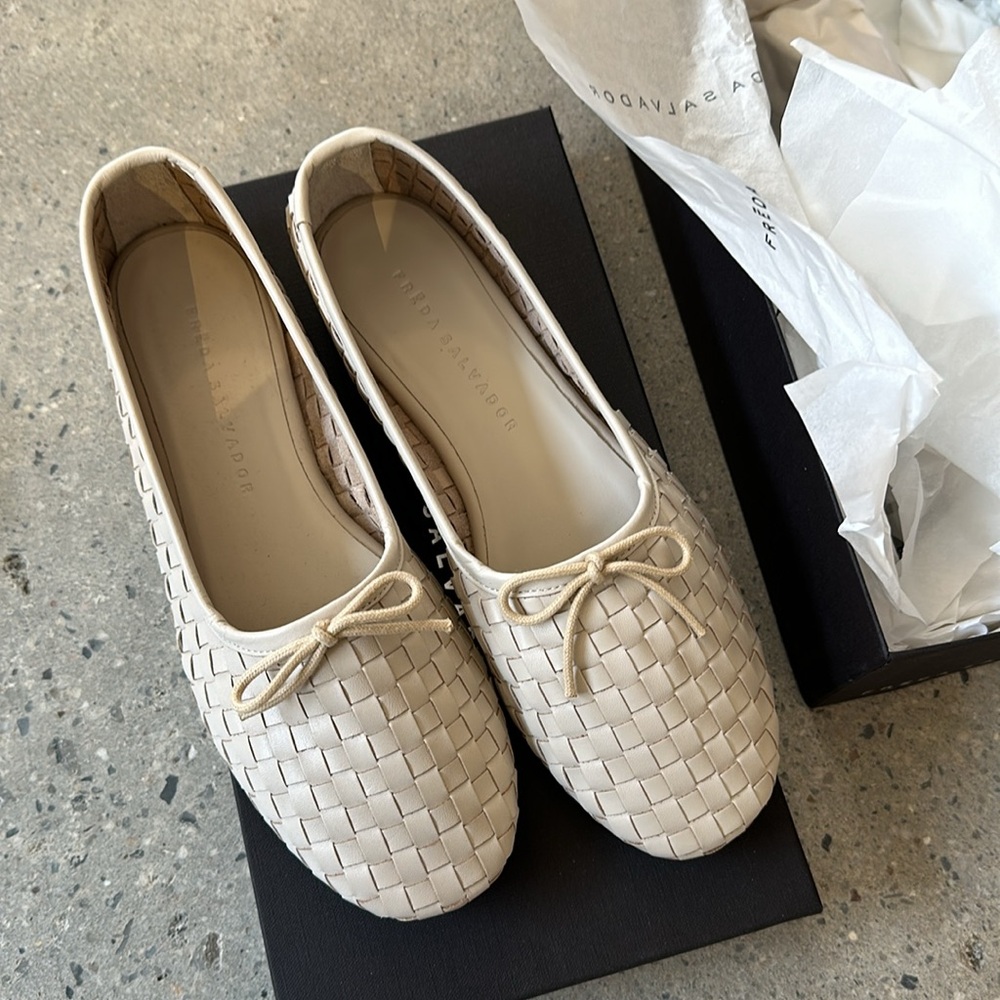NEW IN BOX 〰️ FREDA SALVADOR roma ballet flat in crystal woven leather